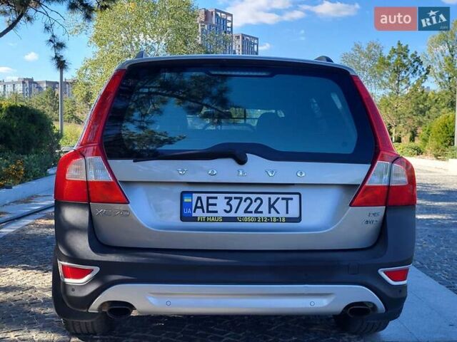 Серый Вольво ХС70, объемом двигателя 2.4 л и пробегом 250 тыс. км за 12500 $, фото 5 на Automoto.ua
