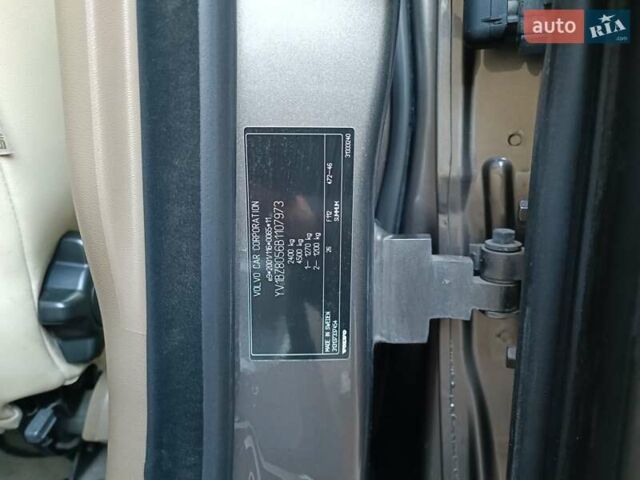 Серый Вольво ХС70, объемом двигателя 2.4 л и пробегом 251 тыс. км за 12800 $, фото 48 на Automoto.ua
