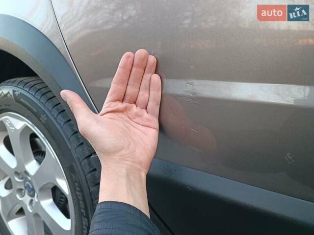 Серый Вольво ХС70, объемом двигателя 2.4 л и пробегом 251 тыс. км за 12800 $, фото 13 на Automoto.ua