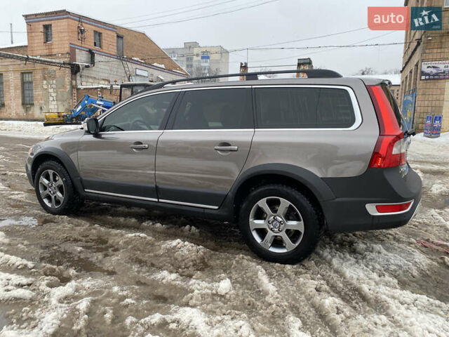 Серый Вольво ХС70, объемом двигателя 2.4 л и пробегом 320 тыс. км за 13600 $, фото 4 на Automoto.ua