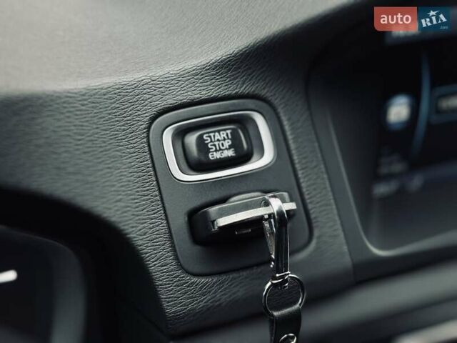 Серый Вольво ХС70, объемом двигателя 1.98 л и пробегом 254 тыс. км за 14700 $, фото 16 на Automoto.ua