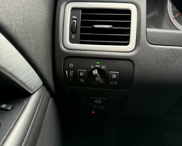 Сірий Вольво ХС70, об'ємом двигуна 2.4 л та пробігом 273 тис. км за 15500 $, фото 6 на Automoto.ua