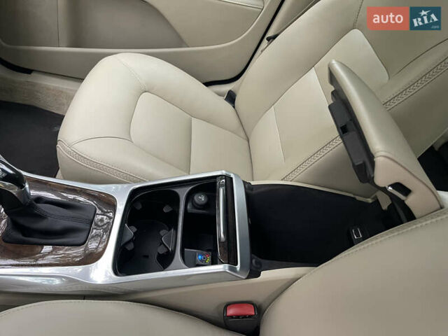 Сірий Вольво ХС70, об'ємом двигуна 3 л та пробігом 207 тис. км за 16900 $, фото 17 на Automoto.ua