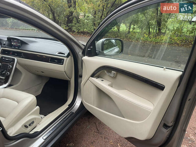 Сірий Вольво ХС70, об'ємом двигуна 3 л та пробігом 207 тис. км за 16900 $, фото 15 на Automoto.ua