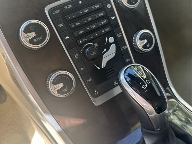 Сірий Вольво ХС70, об'ємом двигуна 2 л та пробігом 130 тис. км за 16500 $, фото 10 на Automoto.ua