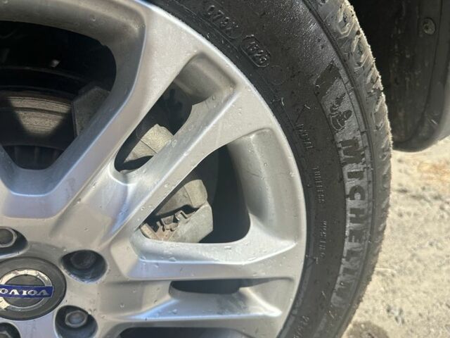 Сірий Вольво ХС70, об'ємом двигуна 2 л та пробігом 130 тис. км за 16500 $, фото 6 на Automoto.ua