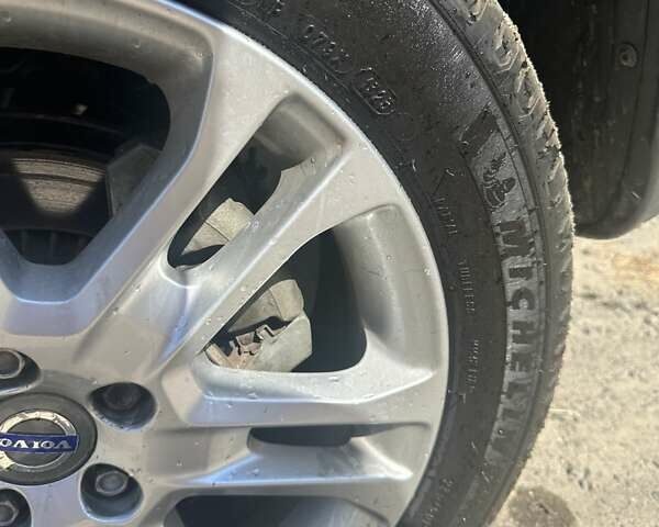 Серый Вольво ХС70, объемом двигателя 1.97 л и пробегом 130 тыс. км за 16500 $, фото 2 на Automoto.ua