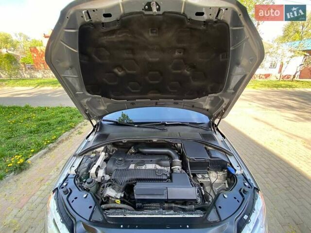 Сірий Вольво ХС70, об'ємом двигуна 2.5 л та пробігом 283 тис. км за 16500 $, фото 1 на Automoto.ua