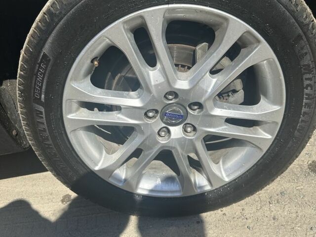 Сірий Вольво ХС70, об'ємом двигуна 2 л та пробігом 130 тис. км за 16500 $, фото 12 на Automoto.ua