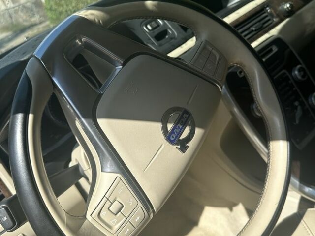 Сірий Вольво ХС70, об'ємом двигуна 2 л та пробігом 130 тис. км за 16500 $, фото 3 на Automoto.ua