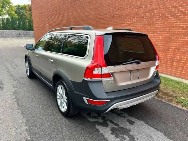 Серый Вольво ХС70, объемом двигателя 2.5 л и пробегом 78 тыс. км за 6700 $, фото 4 на Automoto.ua