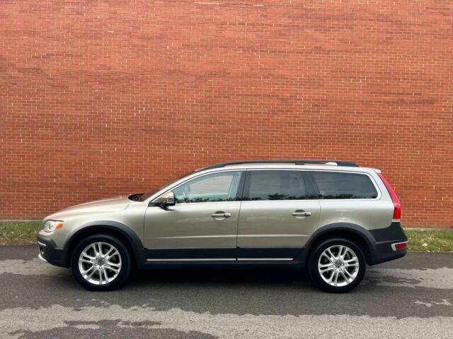 Серый Вольво ХС70, объемом двигателя 2.5 л и пробегом 78 тыс. км за 6700 $, фото 3 на Automoto.ua