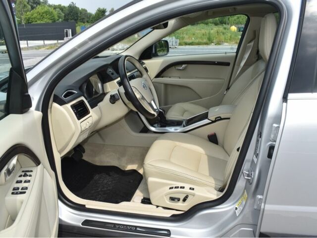 Серый Вольво ХС70, объемом двигателя 2 л и пробегом 91 тыс. км за 16900 $, фото 3 на Automoto.ua