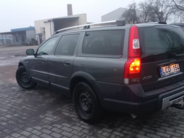 Серый Вольво ХС70, объемом двигателя 2.4 л и пробегом 423 тыс. км за 5300 $, фото 4 на Automoto.ua