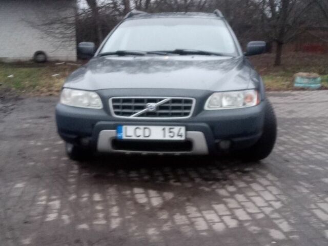 Серый Вольво ХС70, объемом двигателя 2.4 л и пробегом 423 тыс. км за 5300 $, фото 1 на Automoto.ua