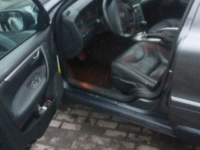 Серый Вольво ХС70, объемом двигателя 2.4 л и пробегом 423 тыс. км за 5300 $, фото 6 на Automoto.ua