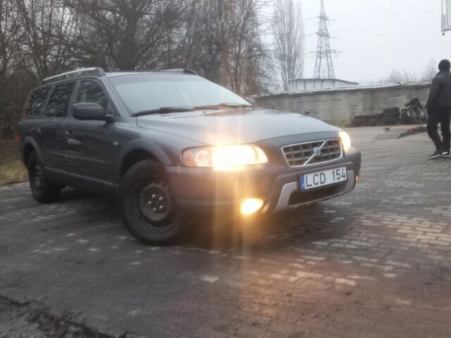 Серый Вольво ХС70, объемом двигателя 2.4 л и пробегом 423 тыс. км за 5300 $, фото 3 на Automoto.ua