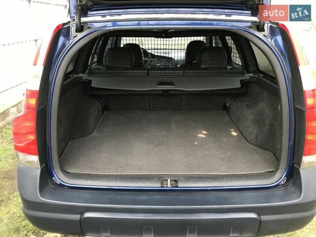 Синий Вольво ХС70, объемом двигателя 2.4 л и пробегом 220 тыс. км за 10000 $, фото 21 на Automoto.ua