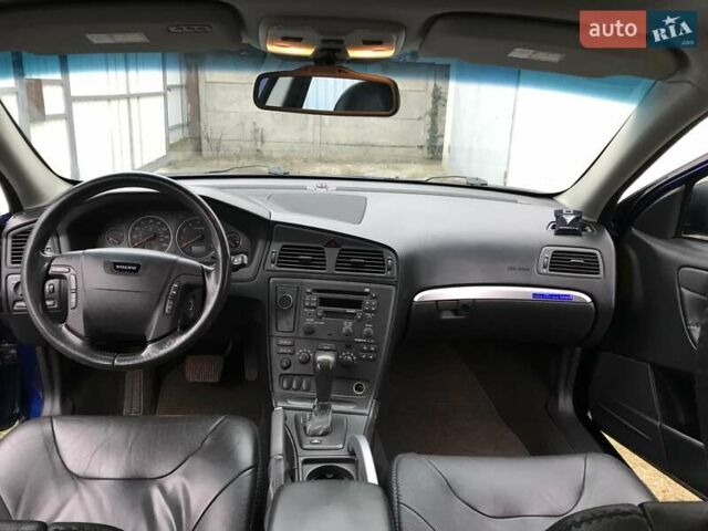 Синий Вольво ХС70, объемом двигателя 2.4 л и пробегом 220 тыс. км за 10000 $, фото 8 на Automoto.ua