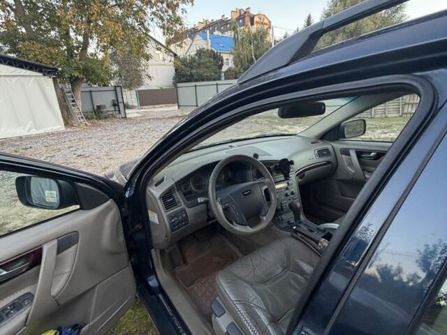 Синій Вольво ХС70, об'ємом двигуна 2.4 л та пробігом 367 тис. км за 4414 $, фото 3 на Automoto.ua