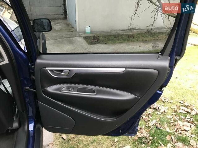 Синий Вольво ХС70, объемом двигателя 2.4 л и пробегом 220 тыс. км за 10000 $, фото 15 на Automoto.ua