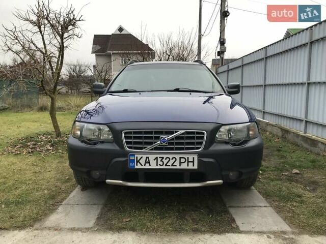 Синий Вольво ХС70, объемом двигателя 2.4 л и пробегом 220 тыс. км за 10000 $, фото 1 на Automoto.ua