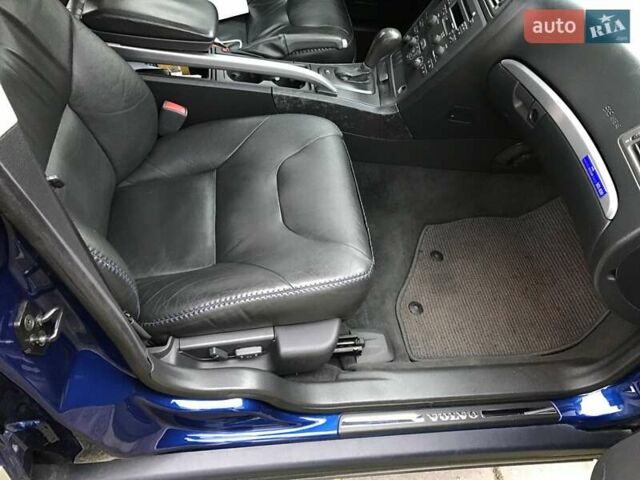 Синий Вольво ХС70, объемом двигателя 2.4 л и пробегом 220 тыс. км за 10000 $, фото 13 на Automoto.ua