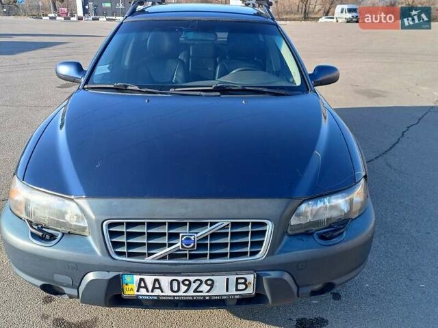 Синій Вольво ХС70, об'ємом двигуна 2.4 л та пробігом 240 тис. км за 5600 $, фото 1 на Automoto.ua