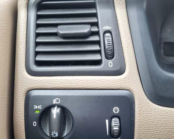 Синий Вольво ХС70, объемом двигателя 2.4 л и пробегом 330 тыс. км за 11499 $, фото 19 на Automoto.ua