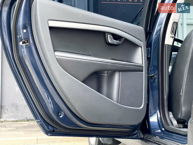 Синій Вольво ХС70, об'ємом двигуна 2.4 л та пробігом 143 тис. км за 18500 $, фото 32 на Automoto.ua