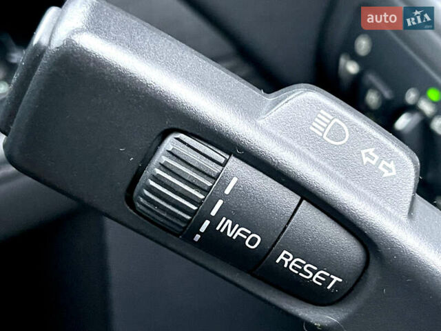 Синій Вольво ХС70, об'ємом двигуна 2.4 л та пробігом 143 тис. км за 18500 $, фото 12 на Automoto.ua