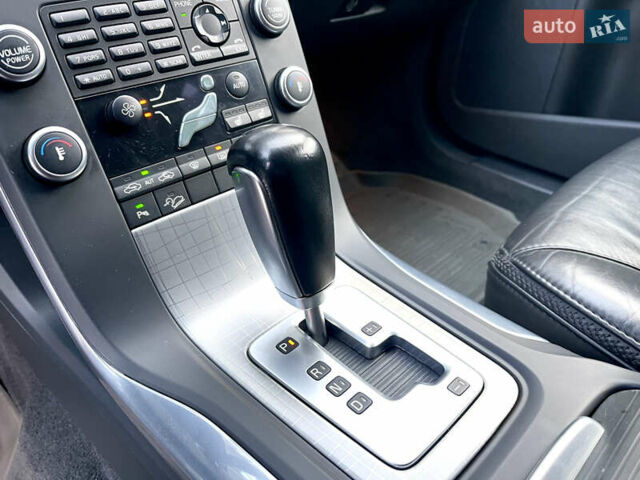 Синій Вольво ХС70, об'ємом двигуна 2.4 л та пробігом 143 тис. км за 18500 $, фото 7 на Automoto.ua