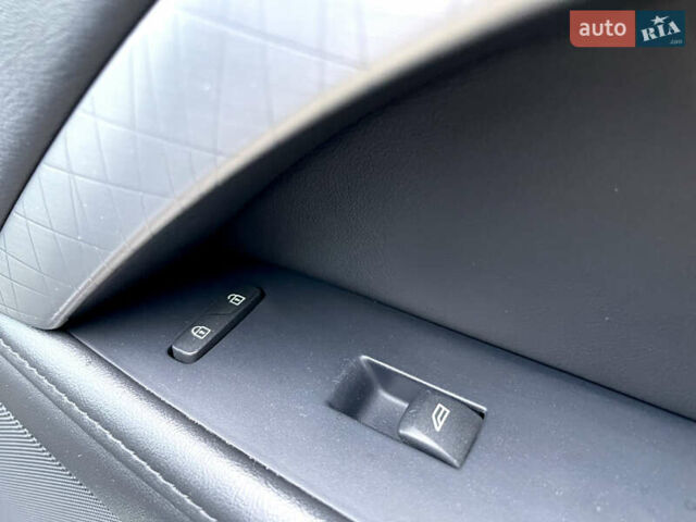 Синій Вольво ХС70, об'ємом двигуна 2.4 л та пробігом 143 тис. км за 18500 $, фото 42 на Automoto.ua