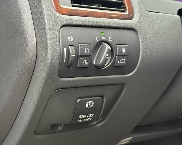 Синій Вольво ХС70, об'ємом двигуна 2.4 л та пробігом 202 тис. км за 16700 $, фото 27 на Automoto.ua