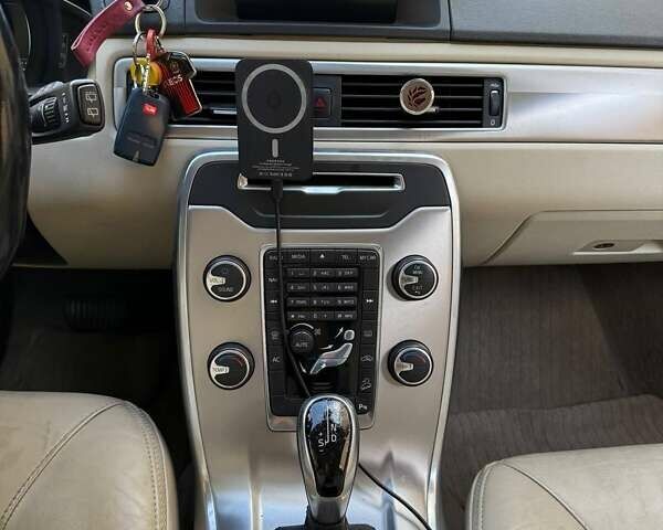 Синий Вольво ХС70, объемом двигателя 2.4 л и пробегом 368 тыс. км за 14700 $, фото 16 на Automoto.ua