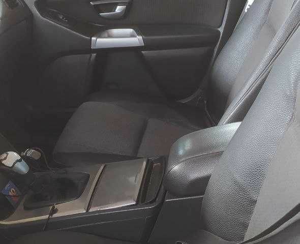 Белый Вольво ХС90, объемом двигателя 2.4 л и пробегом 350 тыс. км за 9000 $, фото 4 на Automoto.ua