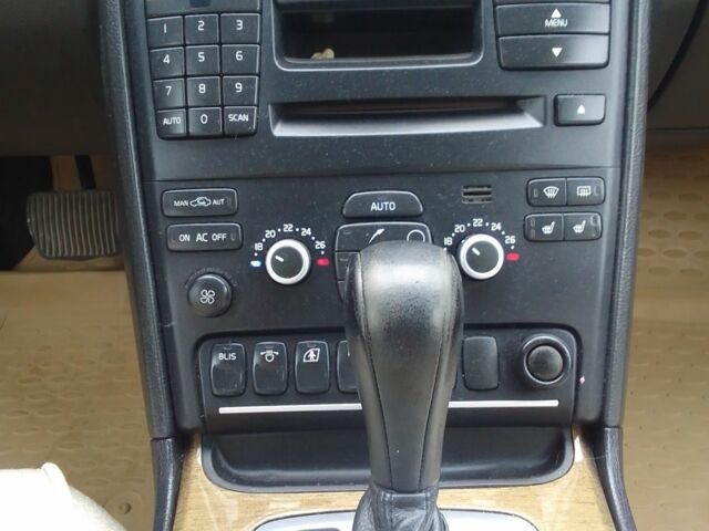 Белый Вольво ХС90, объемом двигателя 3.2 л и пробегом 267 тыс. км за 14493 $, фото 9 на Automoto.ua