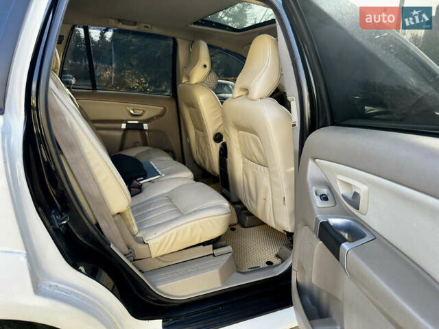 Белый Вольво ХС90, объемом двигателя 2.4 л и пробегом 370 тыс. км за 8600 $, фото 11 на Automoto.ua