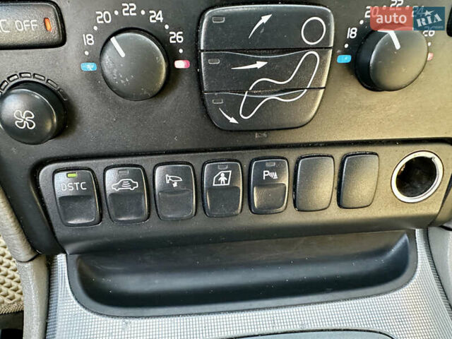 Белый Вольво ХС90, объемом двигателя 2.4 л и пробегом 370 тыс. км за 8600 $, фото 19 на Automoto.ua