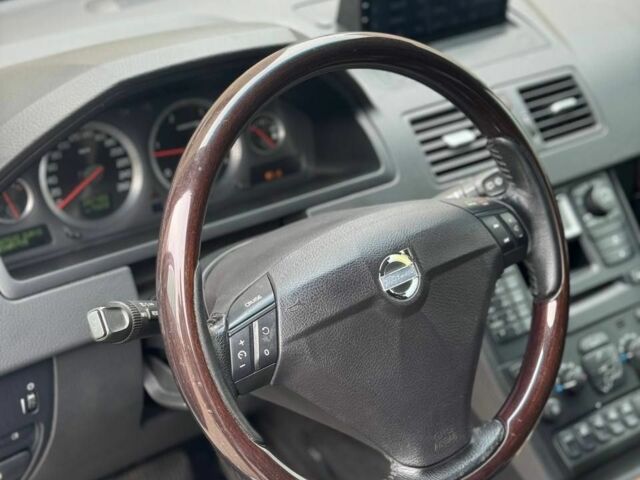 Белый Вольво ХС90, объемом двигателя 2.4 л и пробегом 368 тыс. км за 6500 $, фото 9 на Automoto.ua