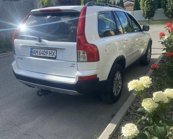 Белый Вольво ХС90, объемом двигателя 2.4 л и пробегом 246 тыс. км за 12000 $, фото 1 на Automoto.ua
