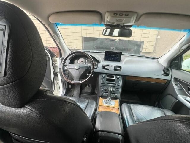 Белый Вольво ХС90, объемом двигателя 2.4 л и пробегом 368 тыс. км за 6500 $, фото 14 на Automoto.ua