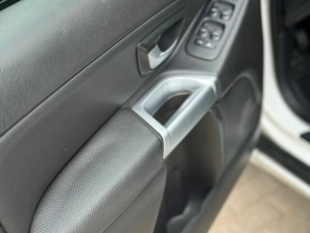 Белый Вольво ХС90, объемом двигателя 2.4 л и пробегом 368 тыс. км за 6500 $, фото 19 на Automoto.ua