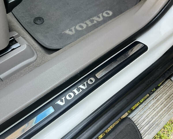 Белый Вольво ХС90, объемом двигателя 2.4 л и пробегом 375 тыс. км за 12500 $, фото 13 на Automoto.ua
