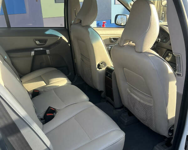 Белый Вольво ХС90, объемом двигателя 2.4 л и пробегом 375 тыс. км за 12500 $, фото 12 на Automoto.ua