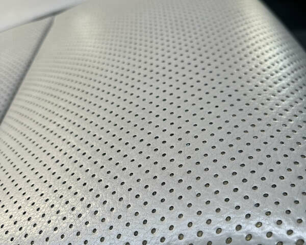 Белый Вольво ХС90, объемом двигателя 2.4 л и пробегом 375 тыс. км за 12500 $, фото 9 на Automoto.ua