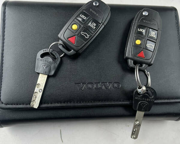 Белый Вольво ХС90, объемом двигателя 2.4 л и пробегом 375 тыс. км за 12500 $, фото 27 на Automoto.ua