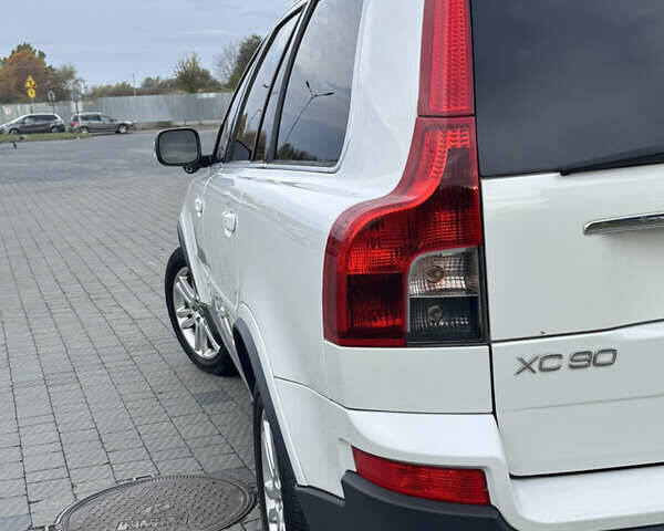 Белый Вольво ХС90, объемом двигателя 3.2 л и пробегом 157 тыс. км за 14999 $, фото 6 на Automoto.ua