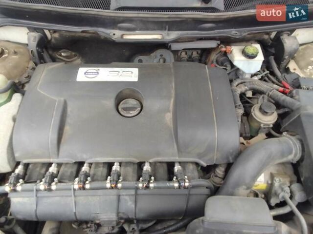 Белый Вольво ХС90, объемом двигателя 3.19 л и пробегом 267 тыс. км за 14512 $, фото 1 на Automoto.ua