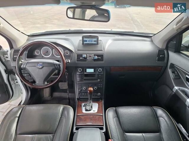 Белый Вольво ХС90, объемом двигателя 2.4 л и пробегом 139 тыс. км за 18500 $, фото 18 на Automoto.ua